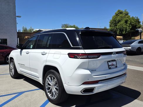 Certified 2023 Jeep Grand Cherokee Summit w/ Luxury Tech Group V AWD/4WD image 3