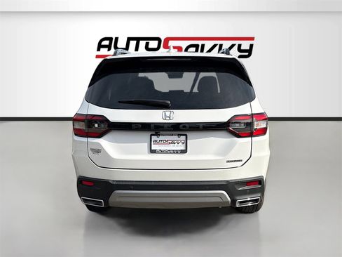 Used 2023 Honda Pilot Touring image 6