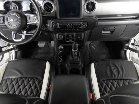 Used 2020 Jeep Gladiator Overland image 37