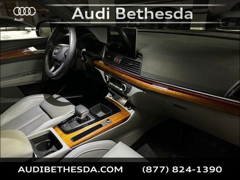 Used 2023 Audi Q5 2.0T Prestige w/ Prestige Package image 9