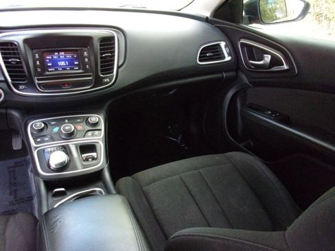 Used 2016 Chrysler 200 Limited FWD image 12