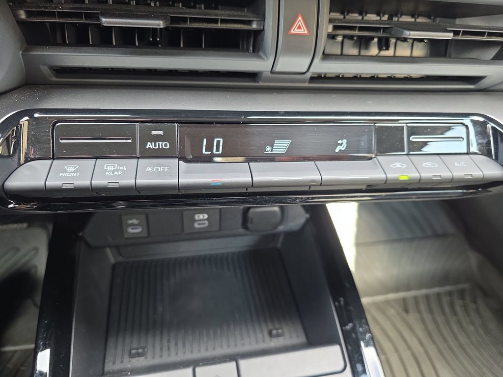 Used 2024 Toyota Prius LE AWD/4WD image 26