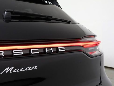 Certified 2025 Porsche Macan image 17