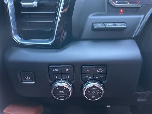 Used 2024 GMC Sierra 2500 Denali Ultimate image 25