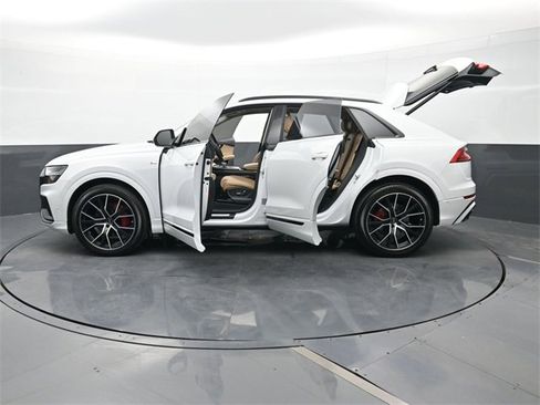 Used 2022 Audi Q8 Prestige image 30