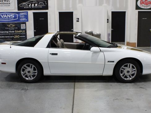 Used 1996 Chevrolet Camaro Z28 RWD image 17