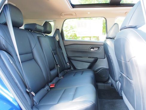 Used 2023 Nissan Rogue SL AWD/4WD image 14