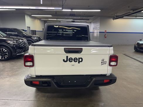 Used 2022 Jeep Gladiator Sport AWD/4WD image 6