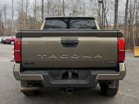 Used 2024 Toyota Tacoma TRD Sport image 9
