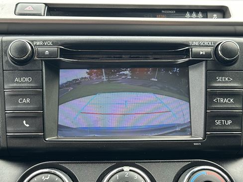 Used 2018 Toyota RAV4 LE FWD image 25