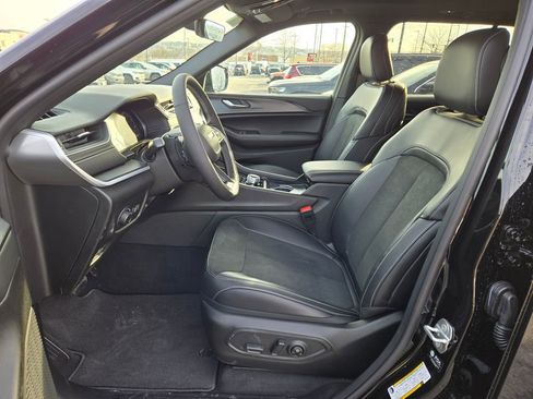 New 2025 Jeep Grand Cherokee Altitude image 14