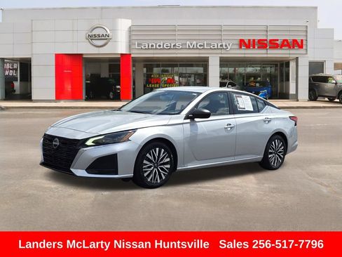 Used 2024 Nissan Altima 2.5 SV FWD image 9
