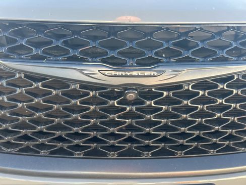 Used 2022 Chrysler Pacifica Limited w/ S Appearance Package image 8