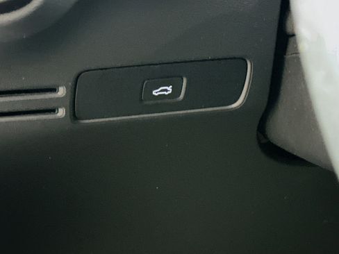 Used 2023 Volvo C40 P8 Recharge Ultimate AWD/4WD image 17