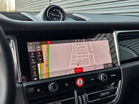 Used 2025 Porsche Macan image 22