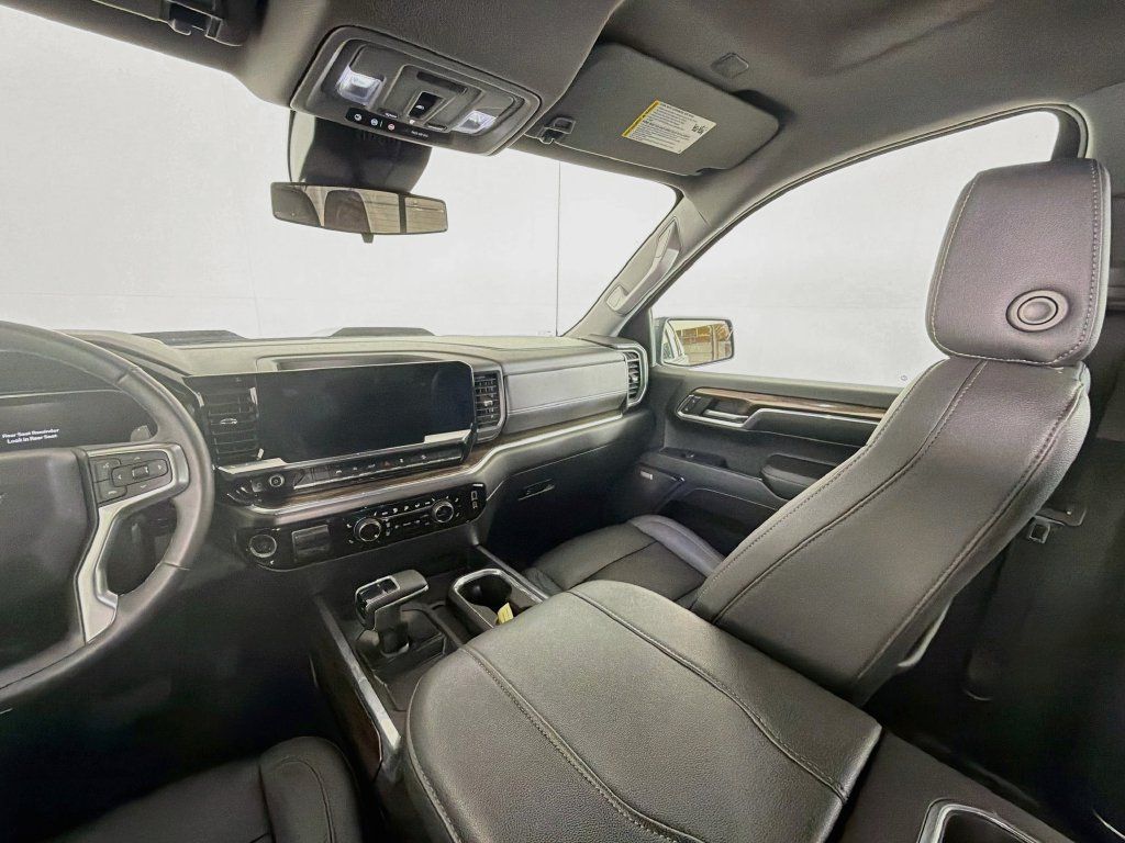 Used 2024 Chevrolet Silverado 1500 LT Trail Boss w/ Convenience Package II AWD/4WD image 21