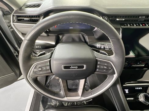 Used 2023 Jeep Grand Cherokee L Limited AWD/4WD image 11