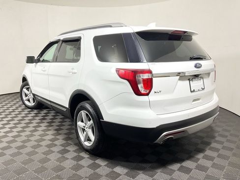 Used 2017 Ford Explorer XLT w/ Equipment Group 201A AWD/4WD image 11