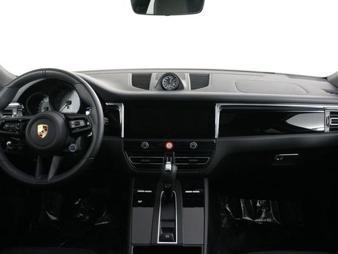 Certified 2025 Porsche Macan S image 11
