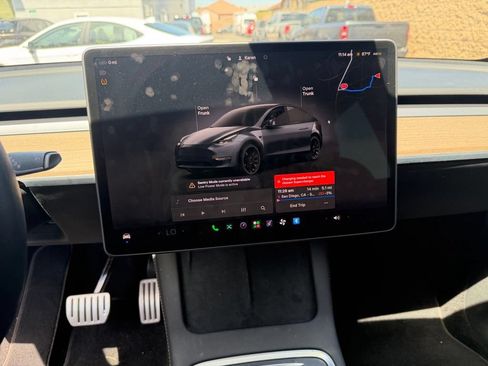 Used 2022 Tesla Model Y Performance AWD/4WD image 22
