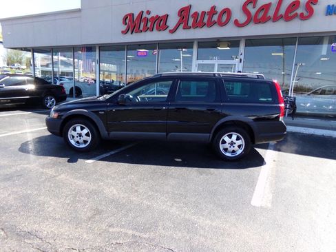 Used 2004 Volvo V70 image 2