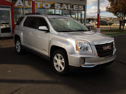 Used 2017 GMC Terrain SLE w/ Convenience Package FWD image 3