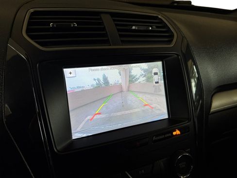 Used 2019 Ford Explorer XLT w/ Equipment Group 201A image 13