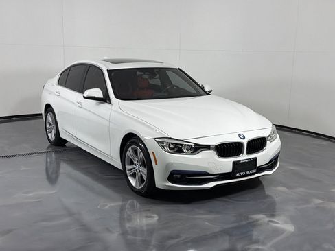Used 2018 BMW 330i xDrive Sedan w/ Convenience Package AWD/4WD image 3