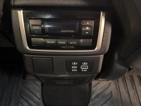 Used 2023 Subaru Ascent Premium w/ Convenience Package image 18