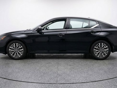 Used 2025 Nissan Altima 2.5 SV image 5