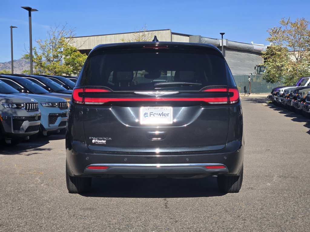 Used 2024 Chrysler Pacifica Touring-L FWD image 6