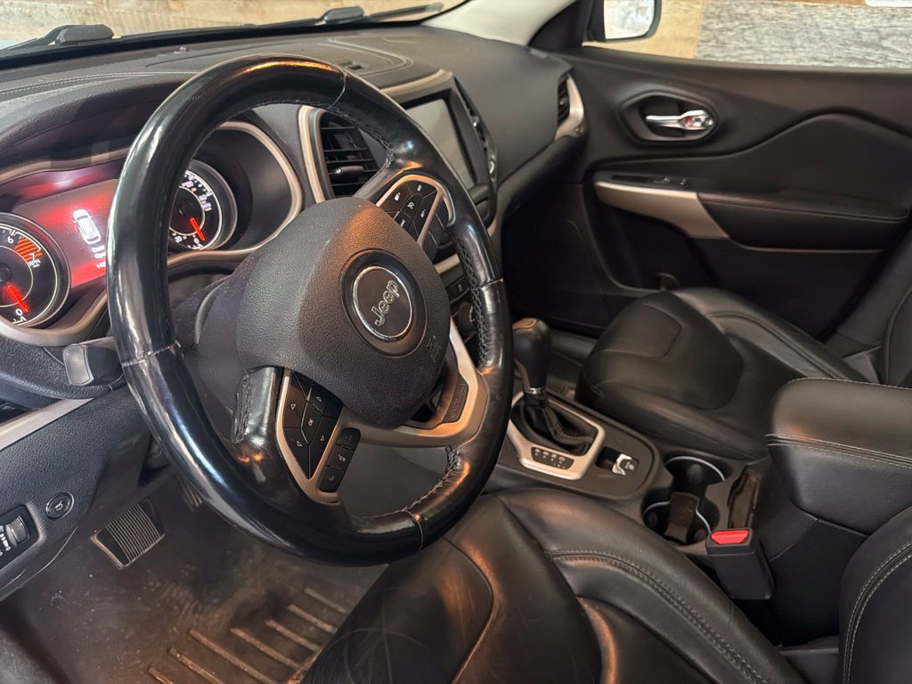 Used 2018 Jeep Cherokee Limited AWD/4WD image 10