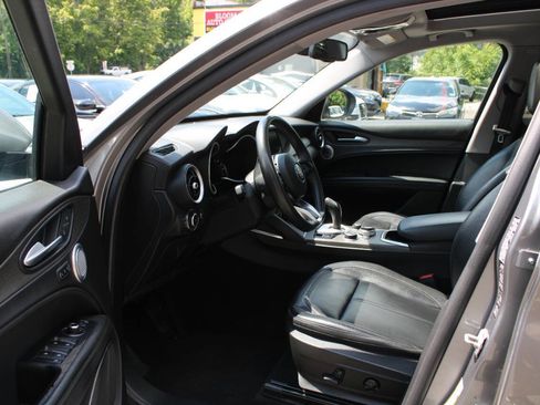 Used 2020 Alfa Romeo Stelvio Ti w/ Active Blind Spot Package AWD/4WD image 25
