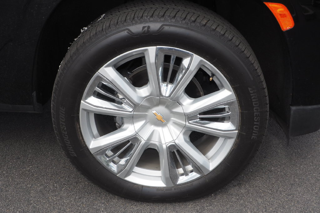 Used 2022 Chevrolet Suburban High Country w/ Premium Package 2 AWD/4WD image 10