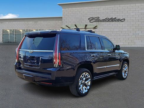 Used 2018 Cadillac Escalade Premium Luxury image 4