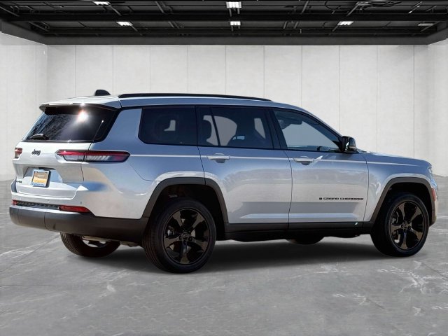 Used 2023 Jeep Grand Cherokee L Laredo AWD/4WD image 5