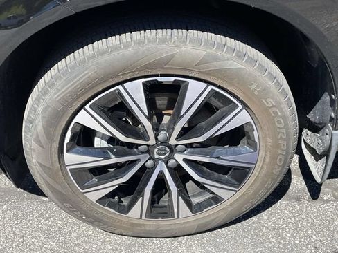 Used 2023 Volvo XC60 B5 Plus w/ Climate Package AWD/4WD image 12