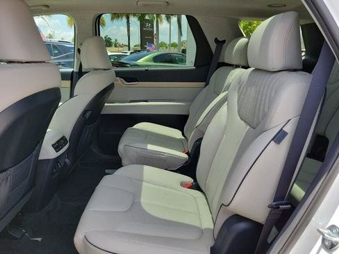 Used 2024 Hyundai Palisade Limited FWD image 19