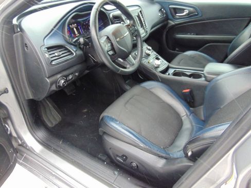 Used 2015 Chrysler 200 S w/ Comfort Group image 2
