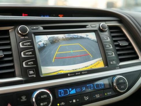 Used 2018 Toyota Highlander Limited image 27