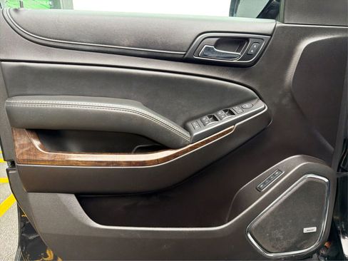 Used 2016 Chevrolet Suburban LT image 19