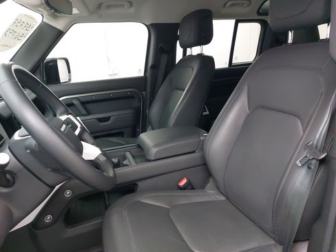 Used 2023 Land Rover Defender 110 SE image 5