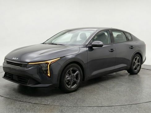 Used 2025 Kia K4 FWD image 3