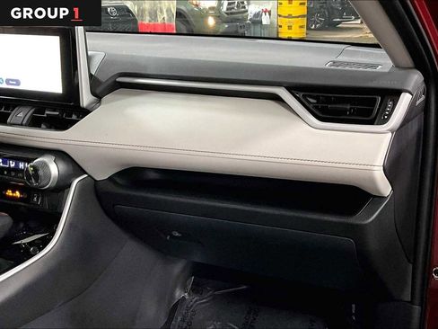 Used 2025 Toyota RAV4 XLE image 18