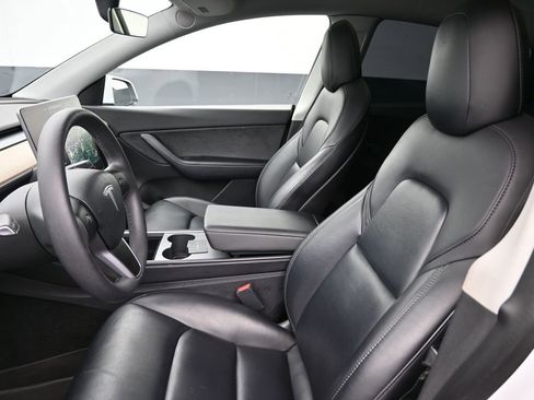 Used 2021 Tesla Model Y Long Range image 21