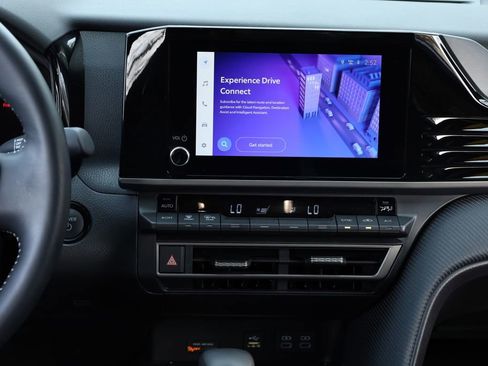 Used 2025 Toyota Camry SE image 30