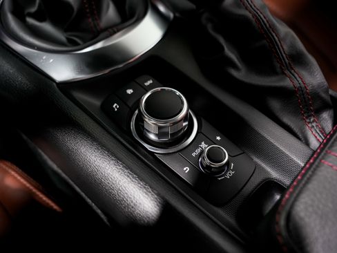 Used 2018 MAZDA MX-5 Miata RF Grand Touring image 16