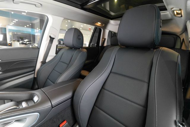 Used 2026 Mercedes-Benz GLS 450 4MATIC image 5