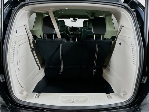 Used 2023 Chrysler Pacifica Touring-L FWD image 29