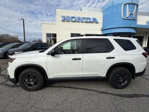 New 2025 Honda Pilot TrailSport image 2